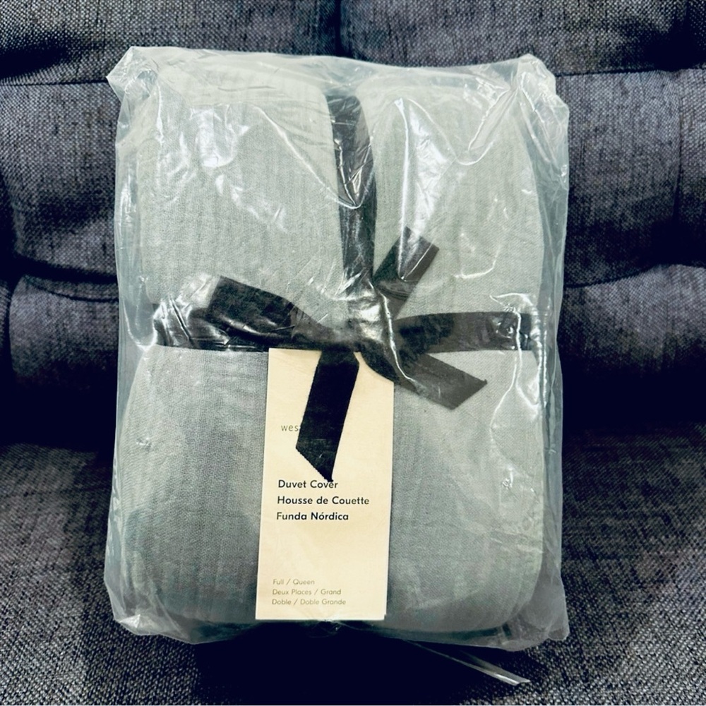 West Elm Soft Textured Duvet & Euro shams + Full/Queen in Ocean